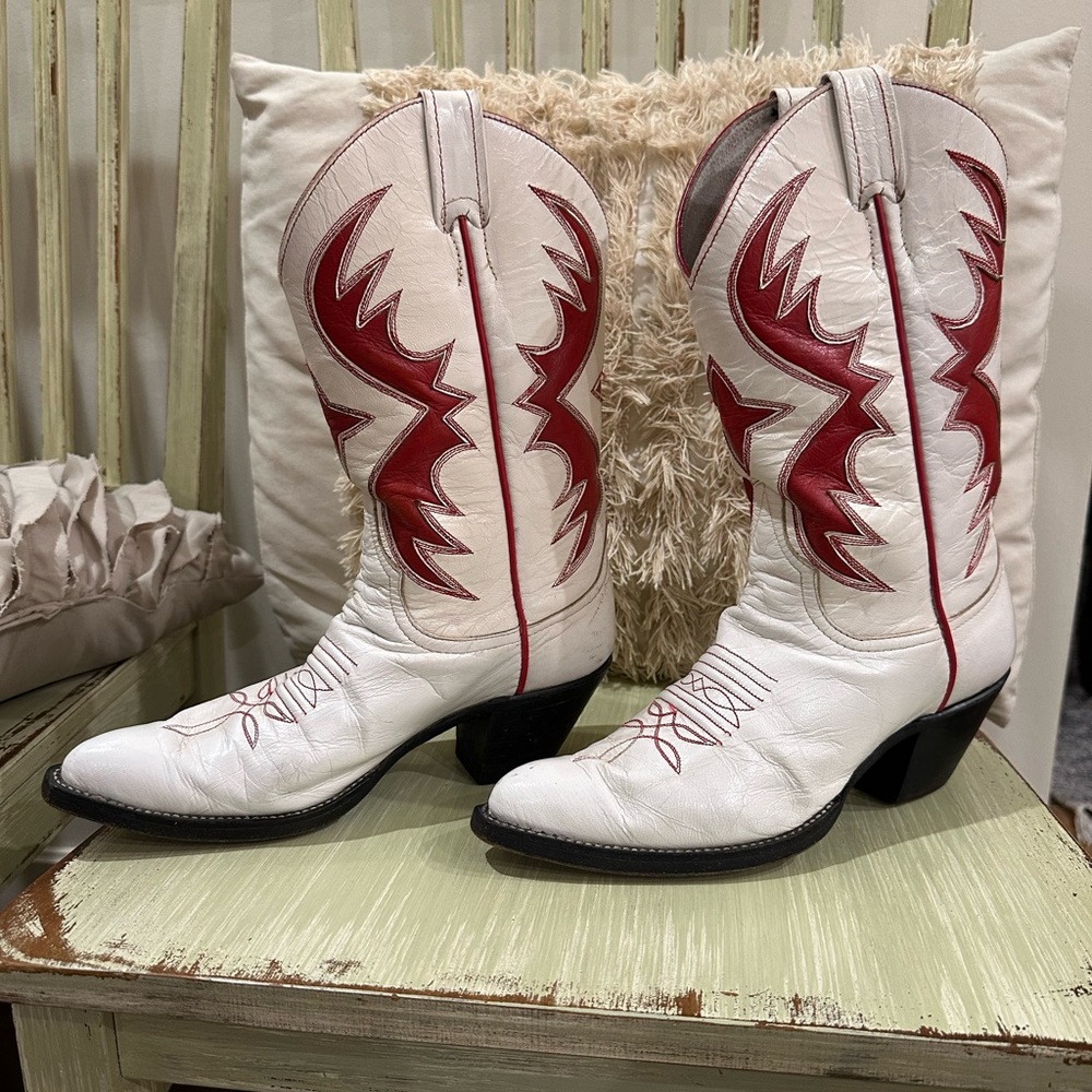 VINTAGE LARRY MAHAN COWBOY BOOTS RED AND WHITE